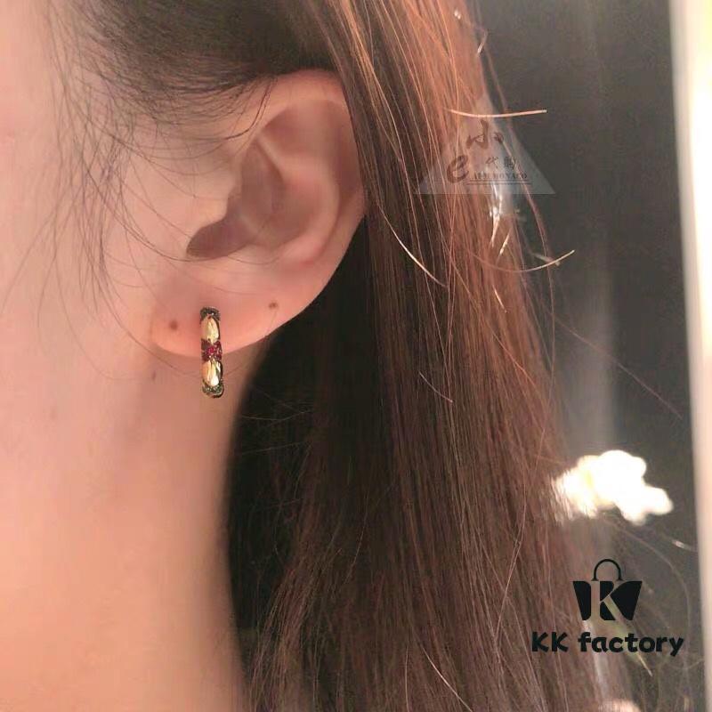 692fe8f399f2d84055c8c85e APM Monaco Colorful Geometric Small Earrings for Women, Fashionable and Exquisitely Designed Ear Accessories Perfect for Winter