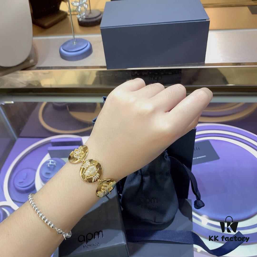 692fe8fd99f2d84055c8c86d A Monaco New Arrival Shiny Round Pendant Bracelet - Ultra Fashionable