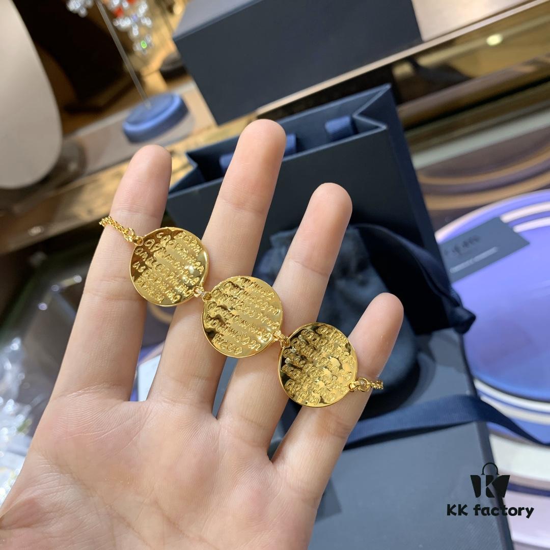 692fe8fe99f2d84055c8c86f A Monaco New Arrival Shiny Round Pendant Bracelet - Ultra Fashionable