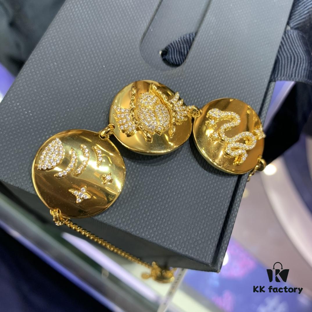 692fe90099f2d84055c8c871 A Monaco New Arrival Shiny Round Pendant Bracelet - Ultra Fashionable