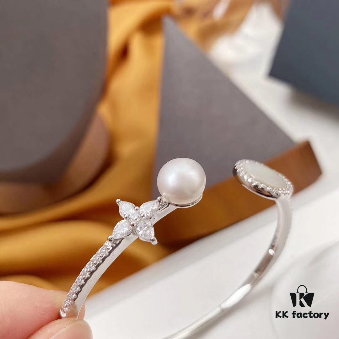 692fe9c099f2d84055c8c9f9 APM Monaco Mother-of-Pearl Freshwater Pearl Open Cuff Bracelet for Women, Vintage Jewelry, Ideal for Couples, Gala Events and Year-End Parties