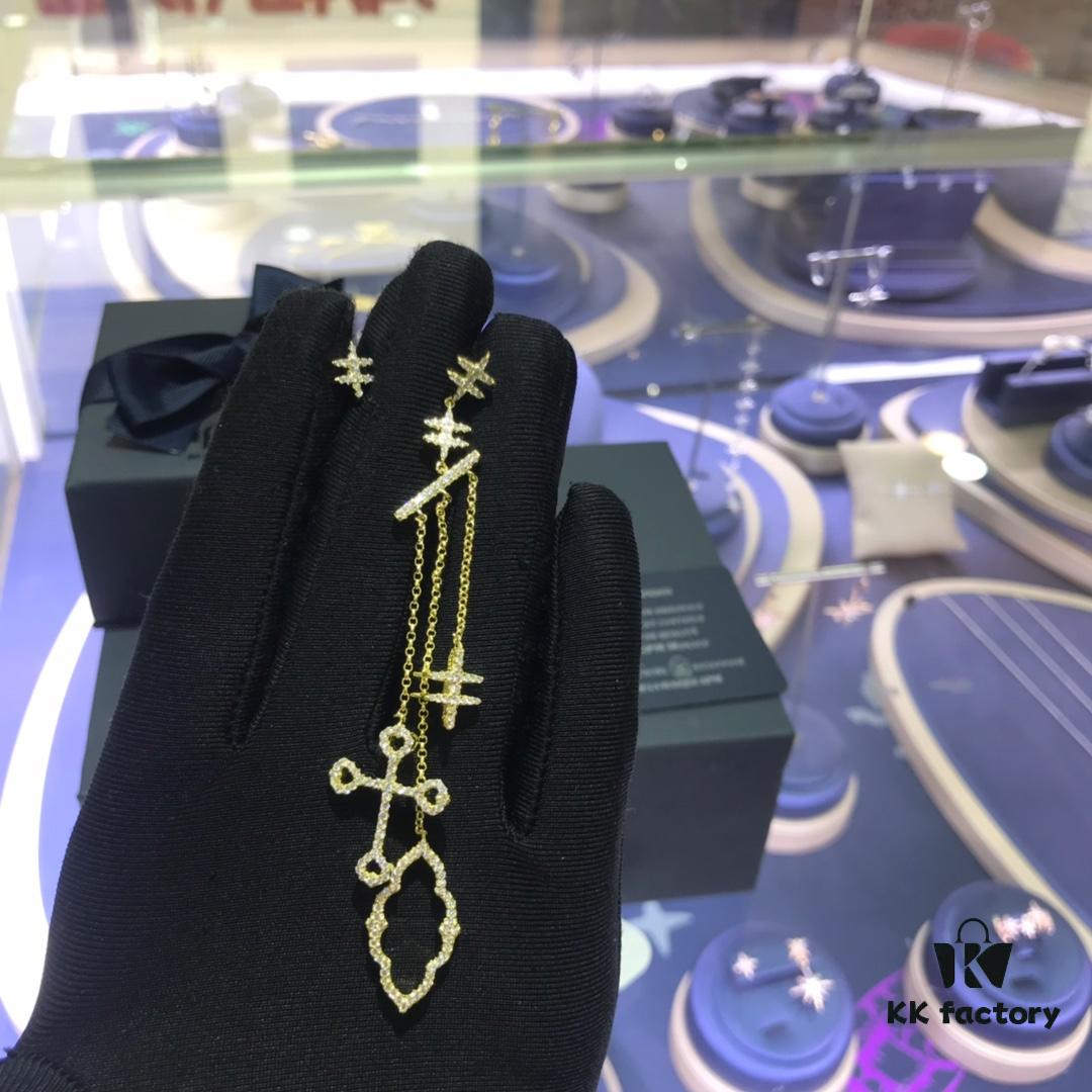 Authentic New Arrival💗 A Brand Monaco Cloud Cross Asymmetric Earrings, Stylish Minimalist and Versatile Design. 8365095