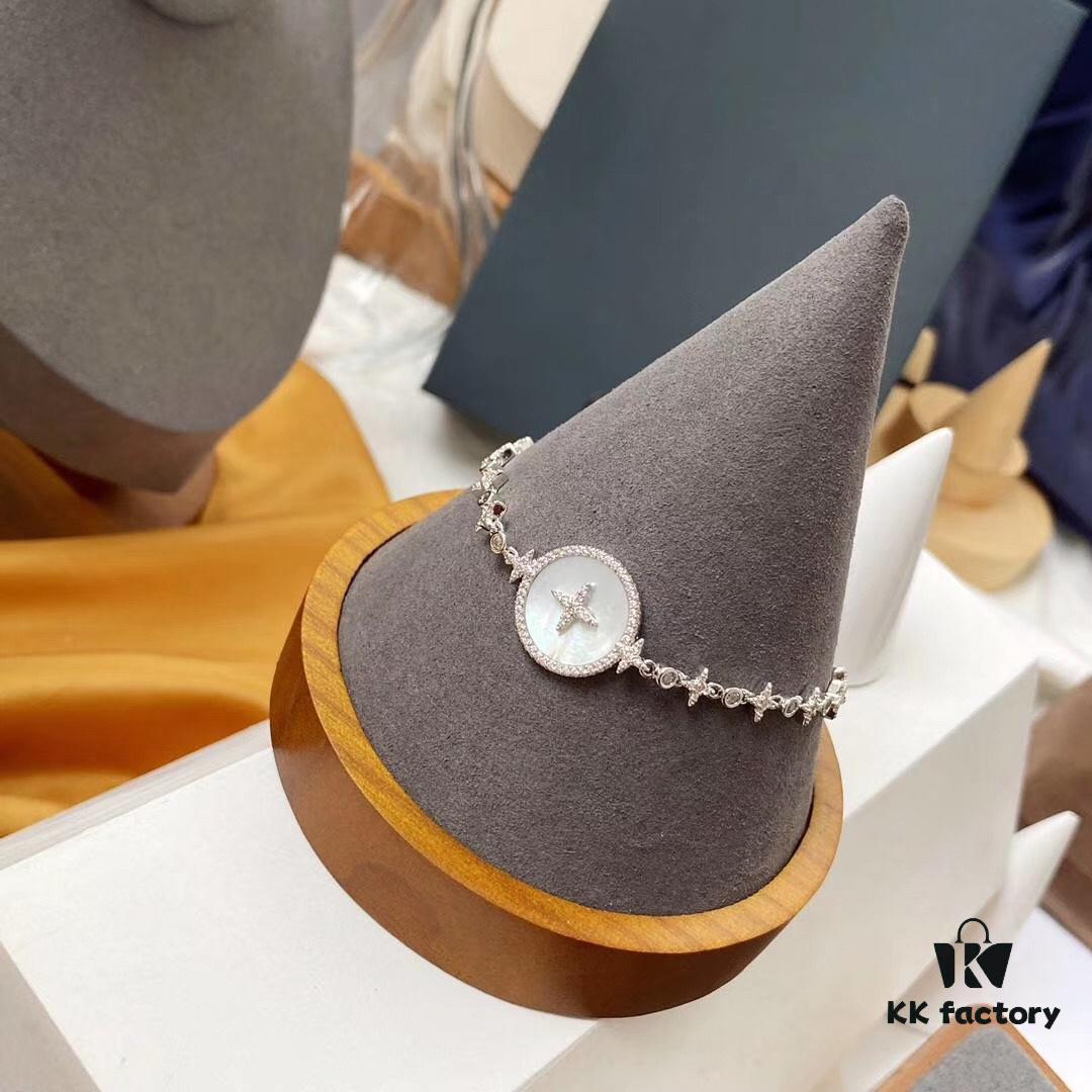 692fea4e99f2d84055c8cae0 APM Monaco Star Mother-of-Pearl Bracelet for Women, Luxury Adjustable Silver Jewelry with Elegant Design, Gift Idea