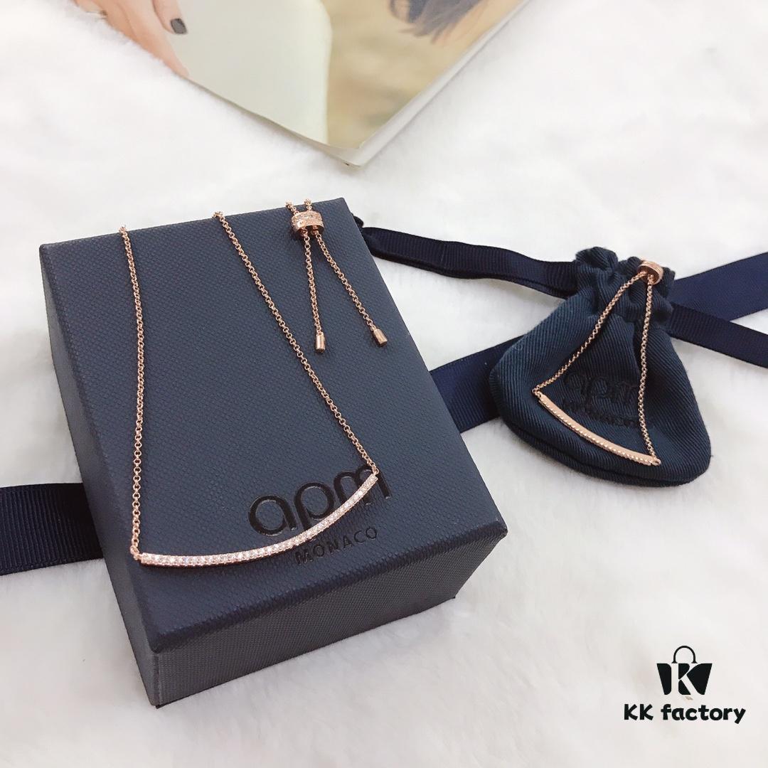 A Monaco Smile Necklace and Bracelet Set