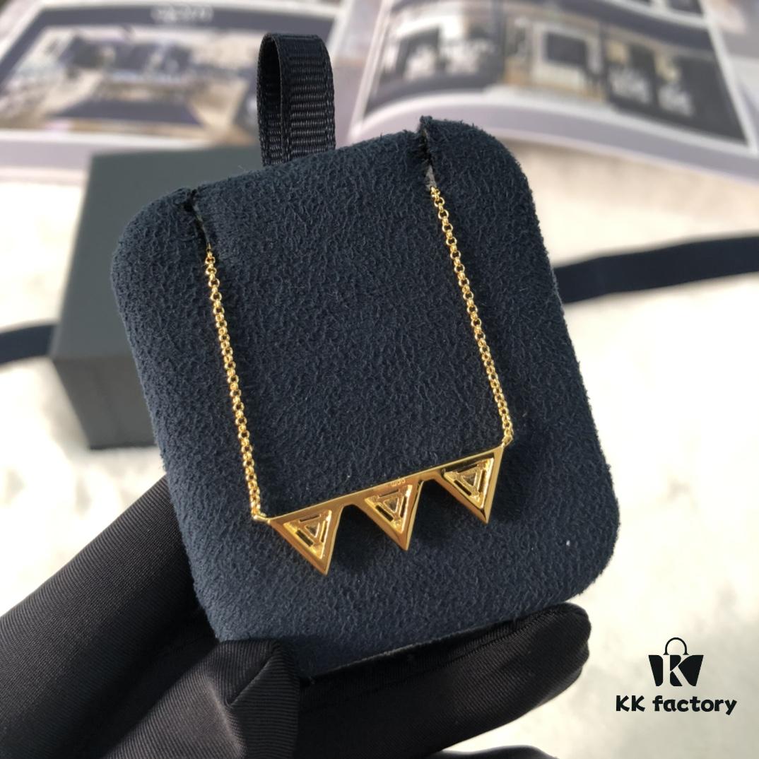 692feacc99f2d84055c8cbb1 A Brand Monaco Triangle Necklace, Stylish and Minimalist Design, Versatile and Elegant, Ideal Gift Choice