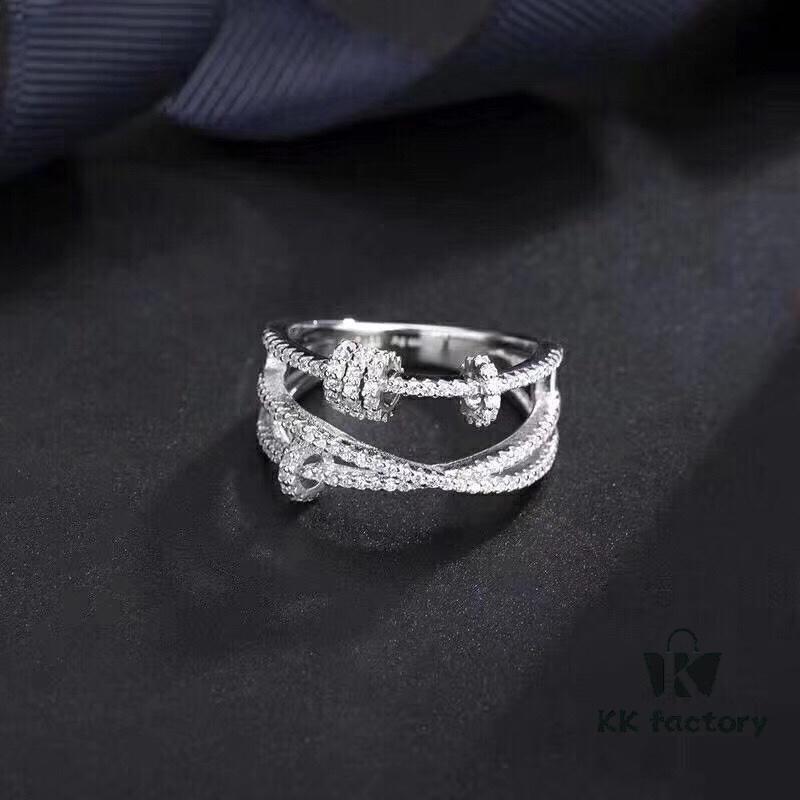 692feafb99f2d84055c8cbf8 APM Rotating Ring 💍 The small rotating circle on the ring is a signature element widely used by the brand, symbolizing bringing in good luck and spinning away bad fortune, hence it's also known as the 'Fortune Rotation Ring'. 06588075