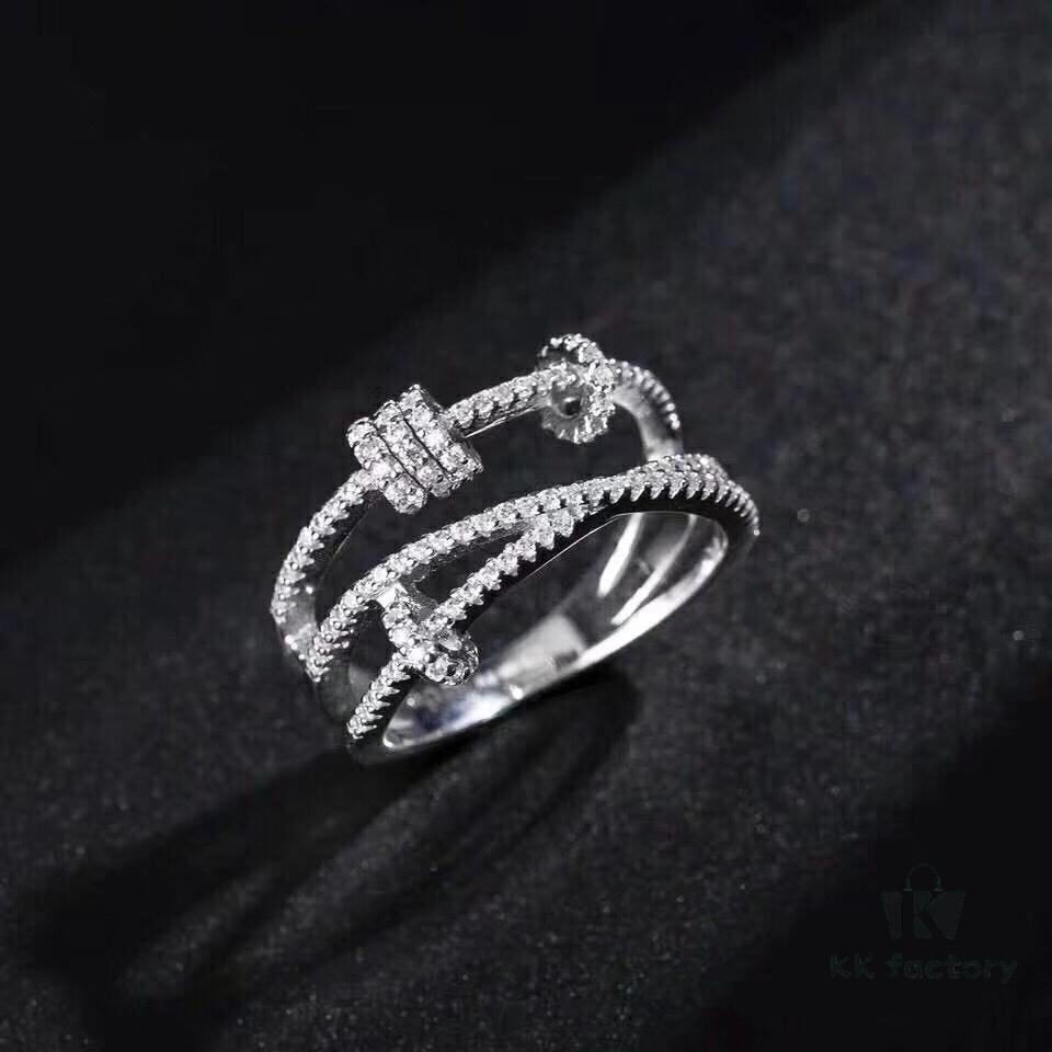 692feafb99f2d84055c8cbf9 APM Rotating Ring 💍 The small rotating circle on the ring is a signature element widely used by the brand, symbolizing bringing in good luck and spinning away bad fortune, hence it's also known as the 'Fortune Rotation Ring'. 06588075