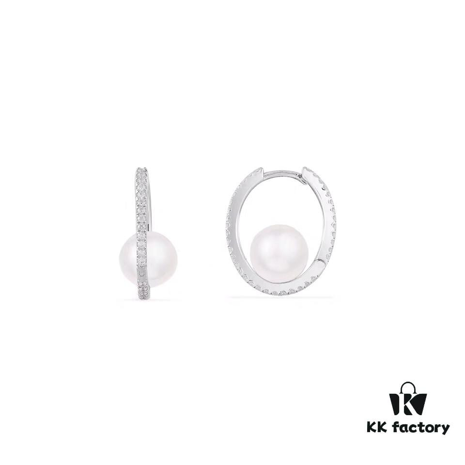 692feb6099f2d84055c8cc96 APM Monaco Circle Pearl Earrings for Women - Fashionable, Stylish, and Elegant Design Stud Hoop Earrings
