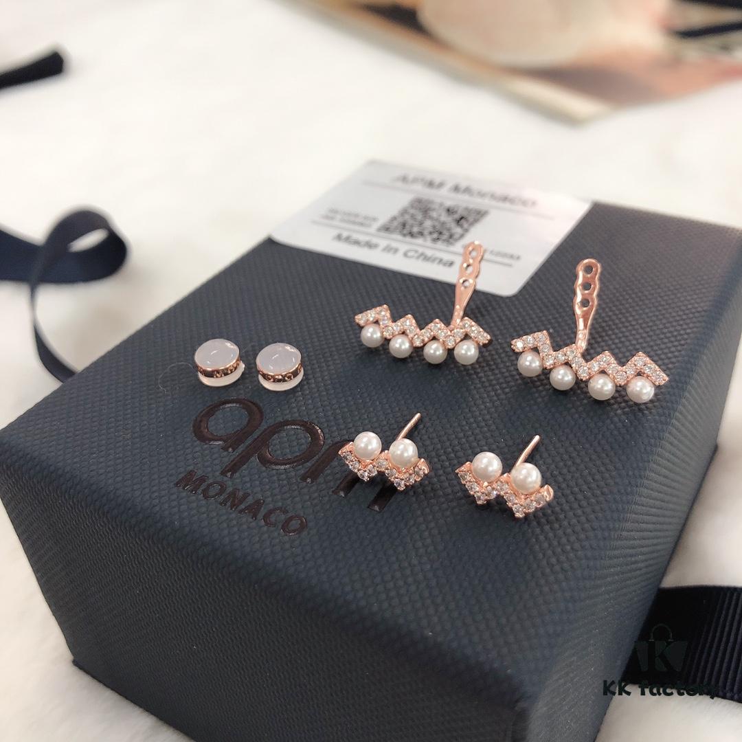 APM Monaco European and American Wave Pearl Stud Earrings, Stylish and Fashionable, Versatile Design