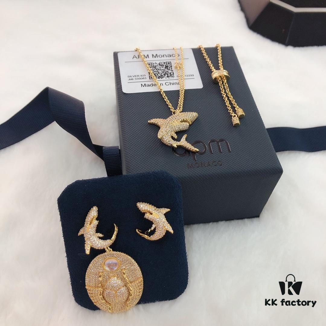 APM Monaco European and American New Arrival for Autumn and Winter - Stylish Ins Influencer and Celebrity Shark Pendant Sweater Chain Set