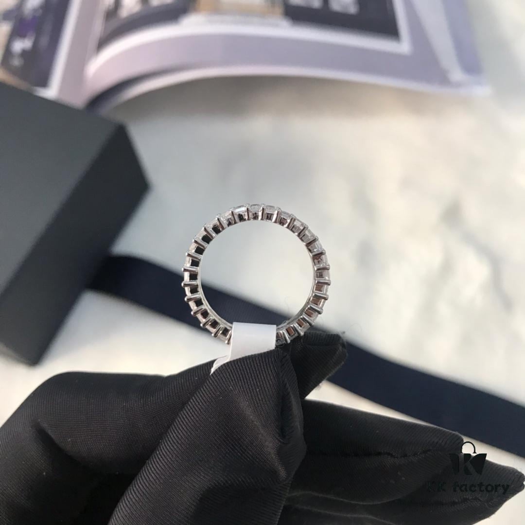 692fec1c99f2d84055c8cdc9 APM Monaco Rectangular Zircon Ring, Stylish and Minimalist Design, Versatile Fashion Jewelry for Women