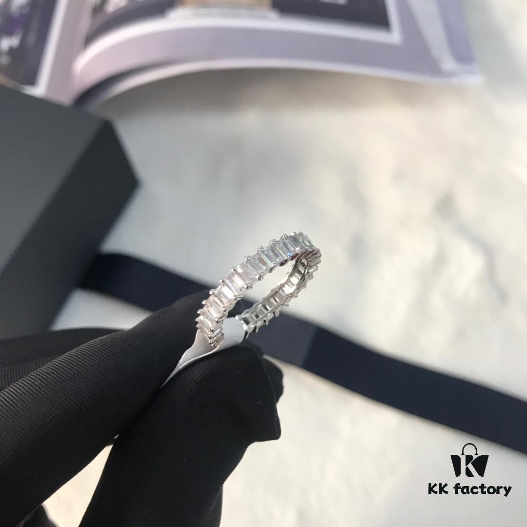 692fec1c99f2d84055c8cdcb APM Monaco Rectangular Zircon Ring, Stylish and Minimalist Design, Versatile Fashion Jewelry for Women