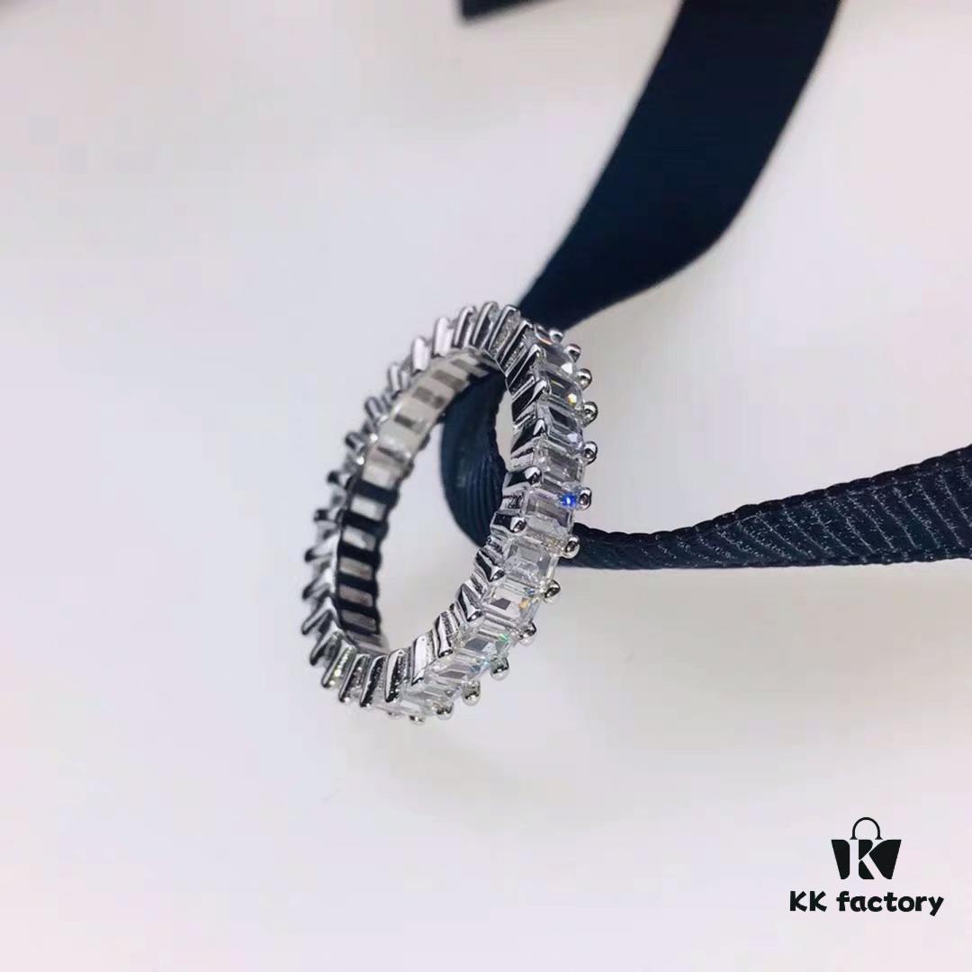 692fec1e99f2d84055c8cdcf APM Monaco Rectangular Zircon Ring, Stylish and Minimalist Design, Versatile Fashion Jewelry for Women