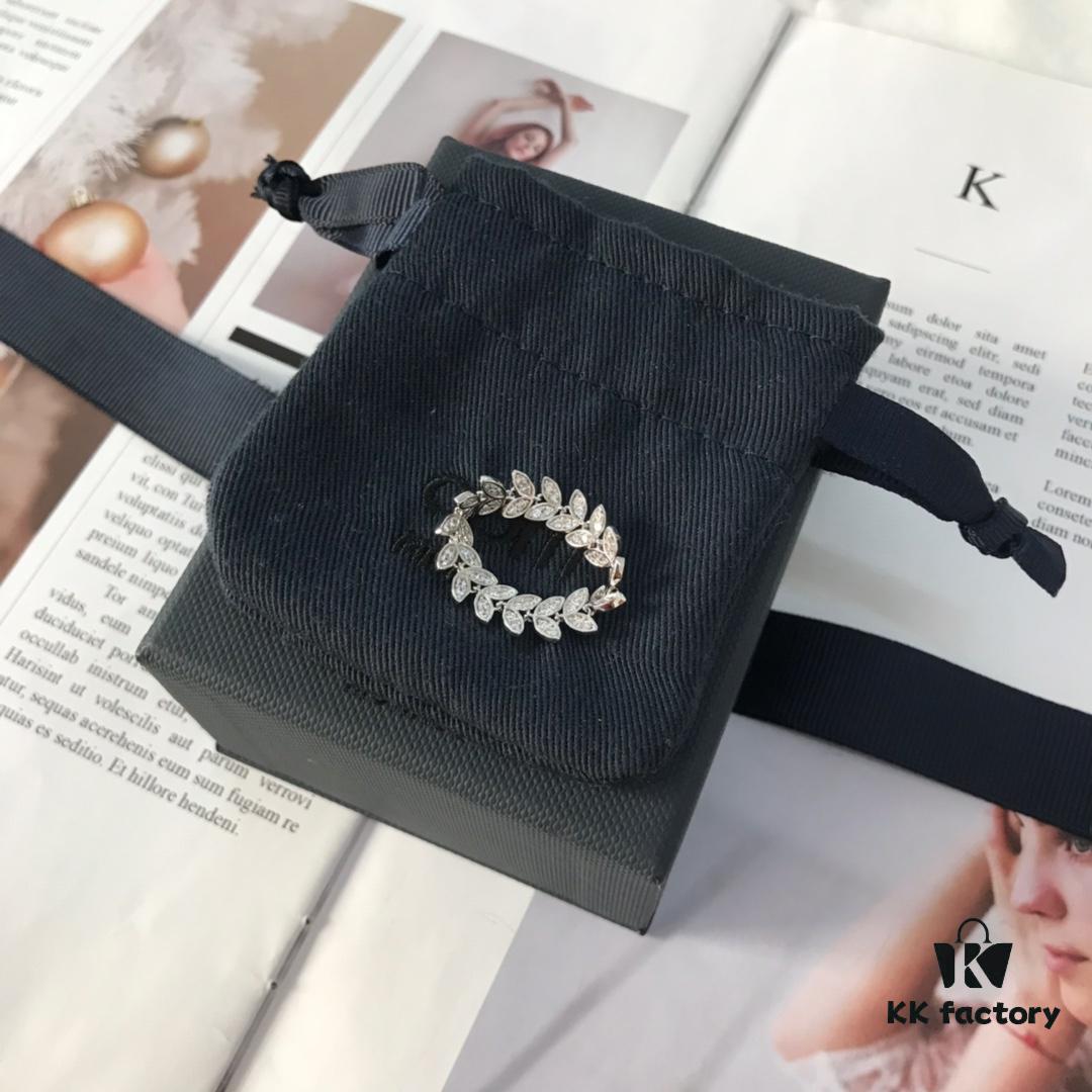 APM Monaco Palm Leaf Ring for Women, Flexible Ring, Elegant Design for Dinner Parties, Annual Events, Romantic Couples, Index Finger Style
