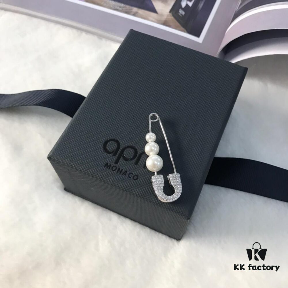 692fec3d99f2d84055c8ce06 APM Monaco Pearl Pin Earrings, Stylish and Versatile Fashion Design, Wearable in Multiple Ways