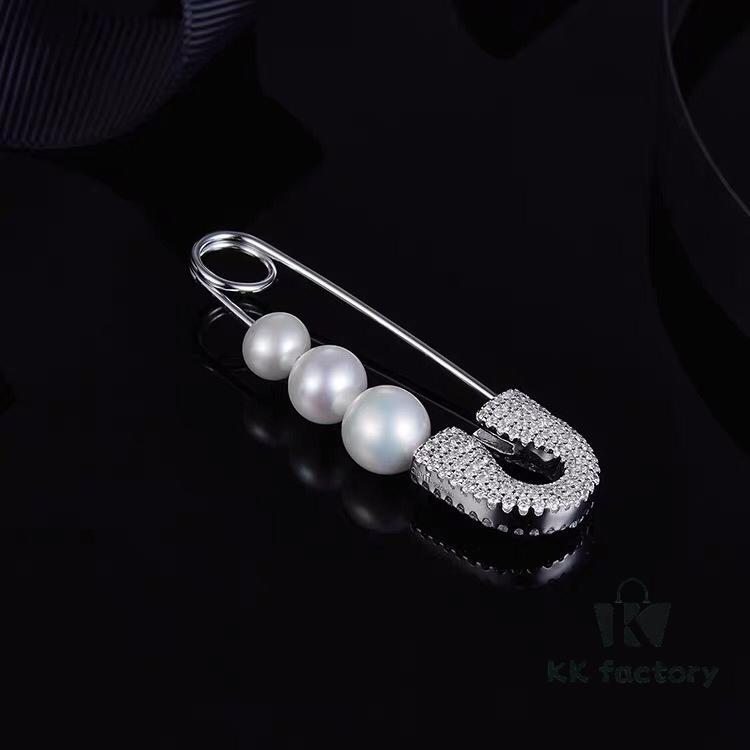 692fec3f99f2d84055c8ce0a APM Monaco Pearl Pin Earrings, Stylish and Versatile Fashion Design, Wearable in Multiple Ways
