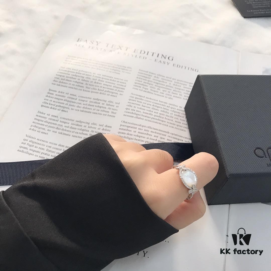 692fec6399f2d84055c8ce53 APM Monaco White Mother-of-Pearl Ring Original Set Newly Released