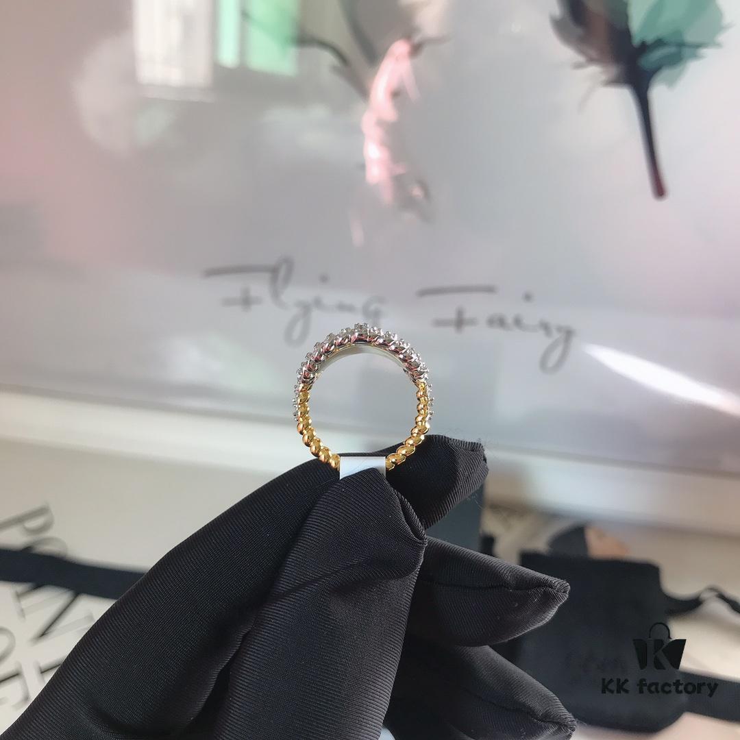 692fec8299f2d84055c8ce9b APM Monaco Round Plate Starry Sky Ring, Baroque Style Fashionable and Versatile Women's Ring