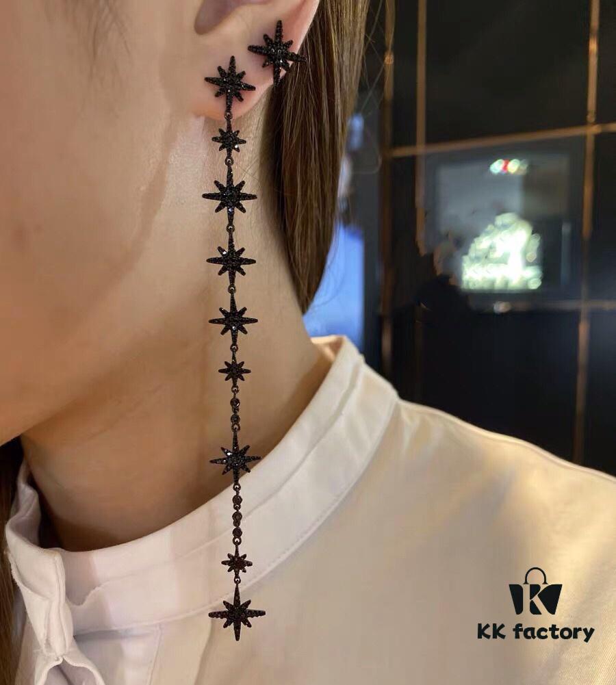 692feca999f2d84055c8cefd APM Monaco Asymmetric Long Shooting Star Earrings, Stylish and Minimalist Design for Women