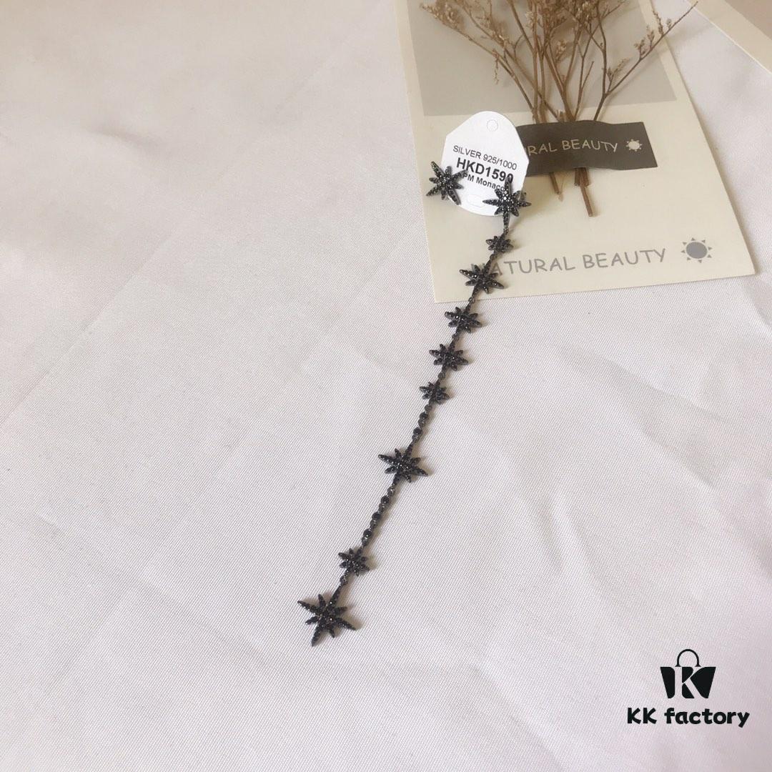 692feca999f2d84055c8cefe APM Monaco Asymmetric Long Shooting Star Earrings, Stylish and Minimalist Design for Women