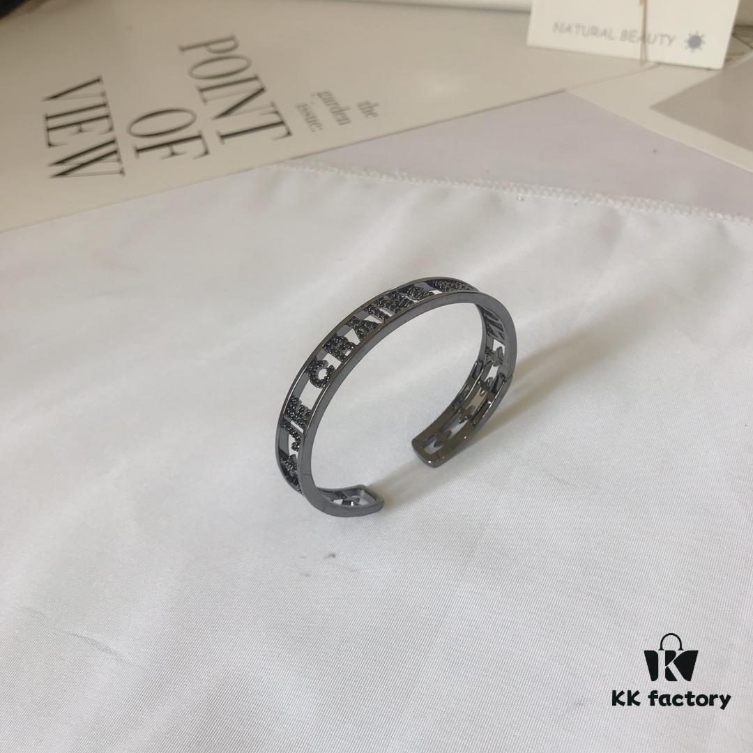 APM Monaco Letter Bracelet, Fashionable and Versatile, Instagram-Worthy Minimalist Style, Women's Bracelet