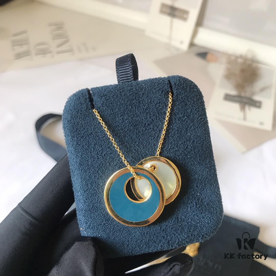 692fece299f2d84055c8cf6d APM Monaco Navy Enamel and White Mother-of-Pearl Necklace, Minimalist Retro Elegant High-End Pendant