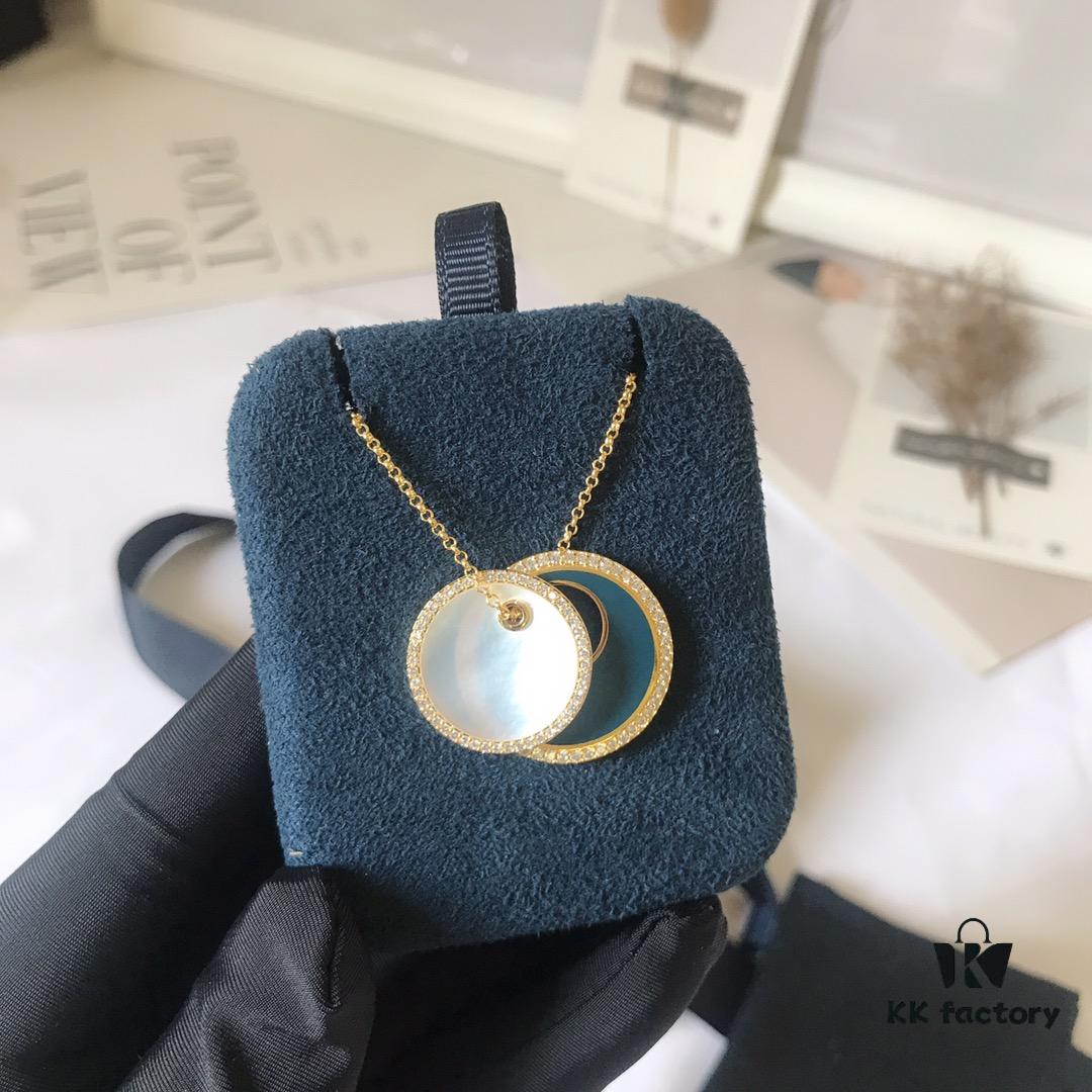 692fece299f2d84055c8cf6e APM Monaco Navy Enamel and White Mother-of-Pearl Necklace, Minimalist Retro Elegant High-End Pendant