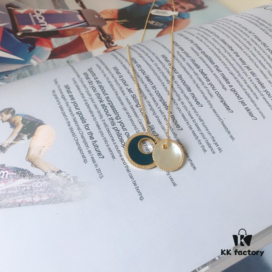 692fece399f2d84055c8cf72 APM Monaco Navy Enamel and White Mother-of-Pearl Necklace, Minimalist Retro Elegant High-End Pendant