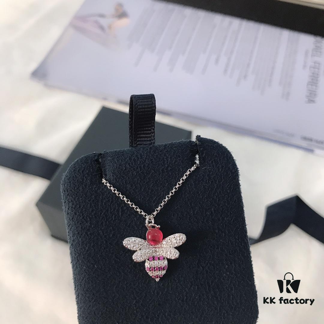 692fed0099f2d84055c8cfaa APM Monaco Bee Necklace, Original New Release, Stylish and Trendy Design, Perfect Gift for Girlfriend or Loved One