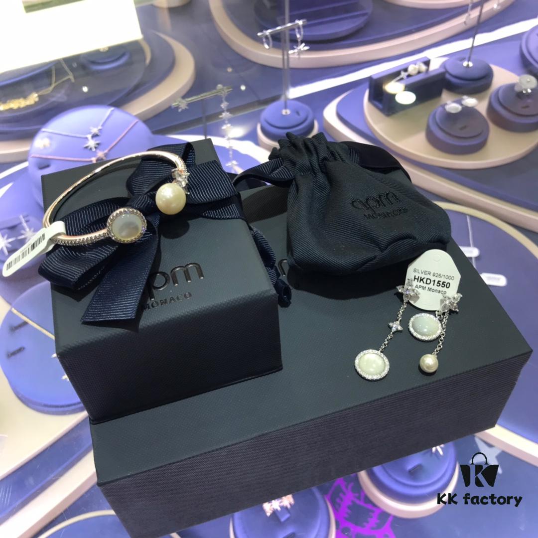 APM Monaco White Shell Bracelet and Earrings Set, Stylish and Trendy, Minimalist Fashion Design, Perfect Match for Casual and Elegant Looks