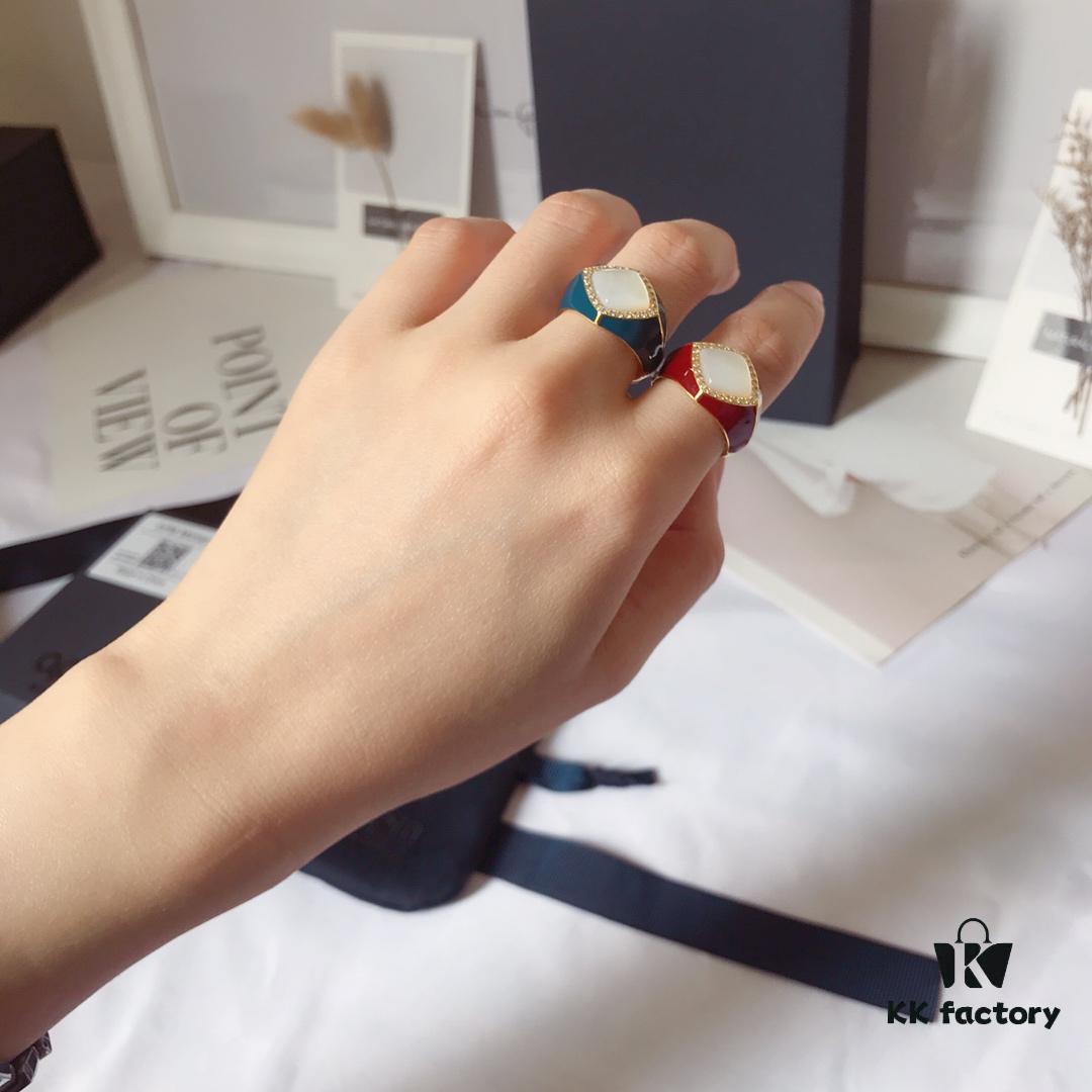 692fed5299f2d84055c8d04e APM Monaco White Shell Ring, Fashionable Vintage Style, Trendy and Versatile Design, Perfect Gift Choice