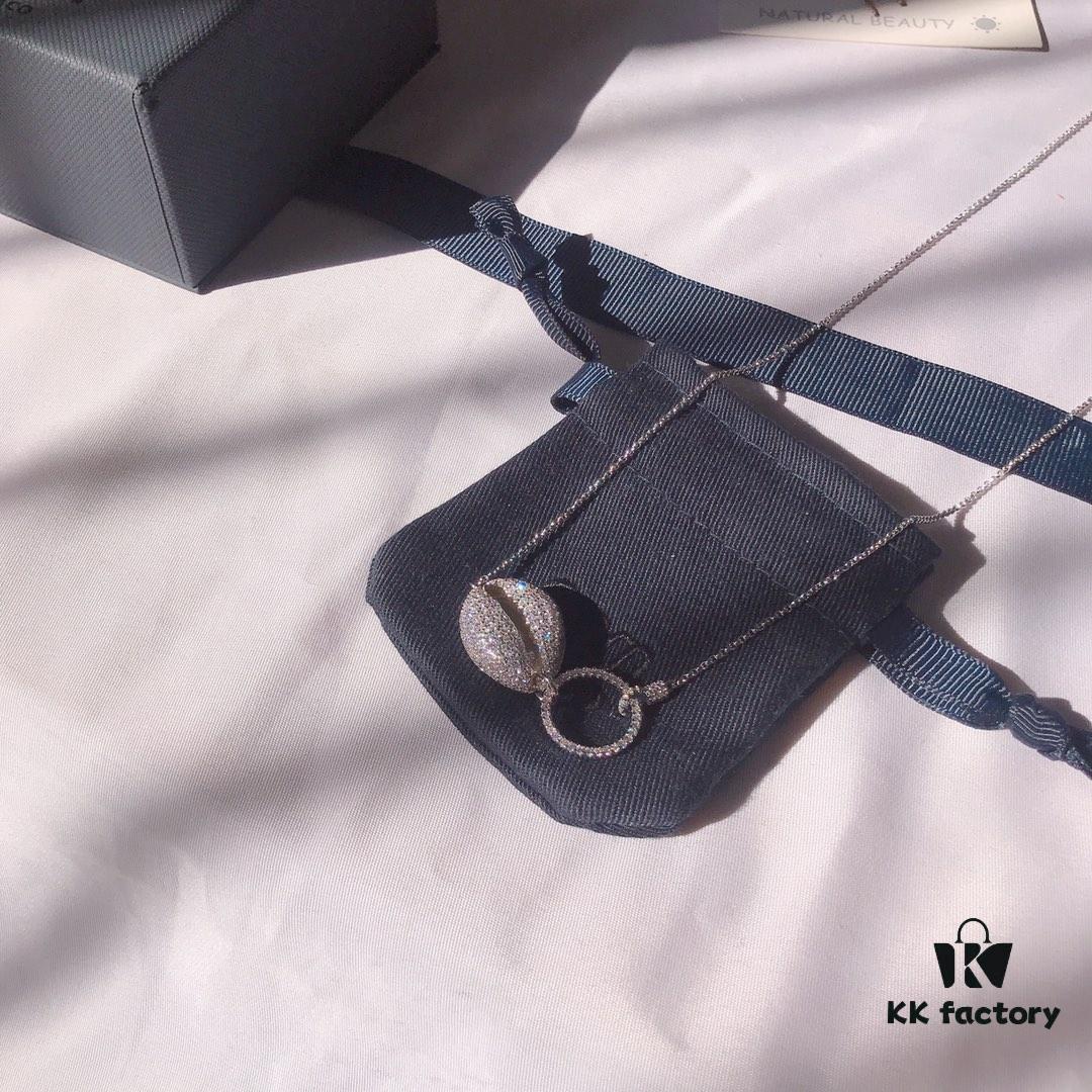 692fed7799f2d84055c8d096 APM Monaco Shell Necklace for Women, Original New Release, Simple Pendant Sweater Chain, Delicate Collarbone Chain Gift for Girlfriend