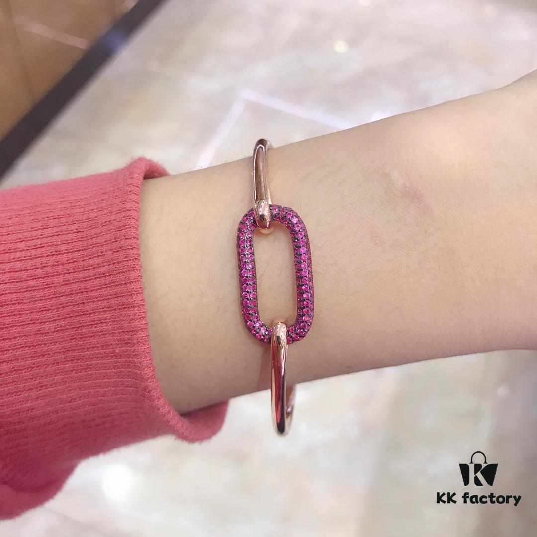 692fedae99f2d84055c8d105 APM Monaco Geometric Love Lock Silver Bracelet, Stylish Women's Fashion Jewelry