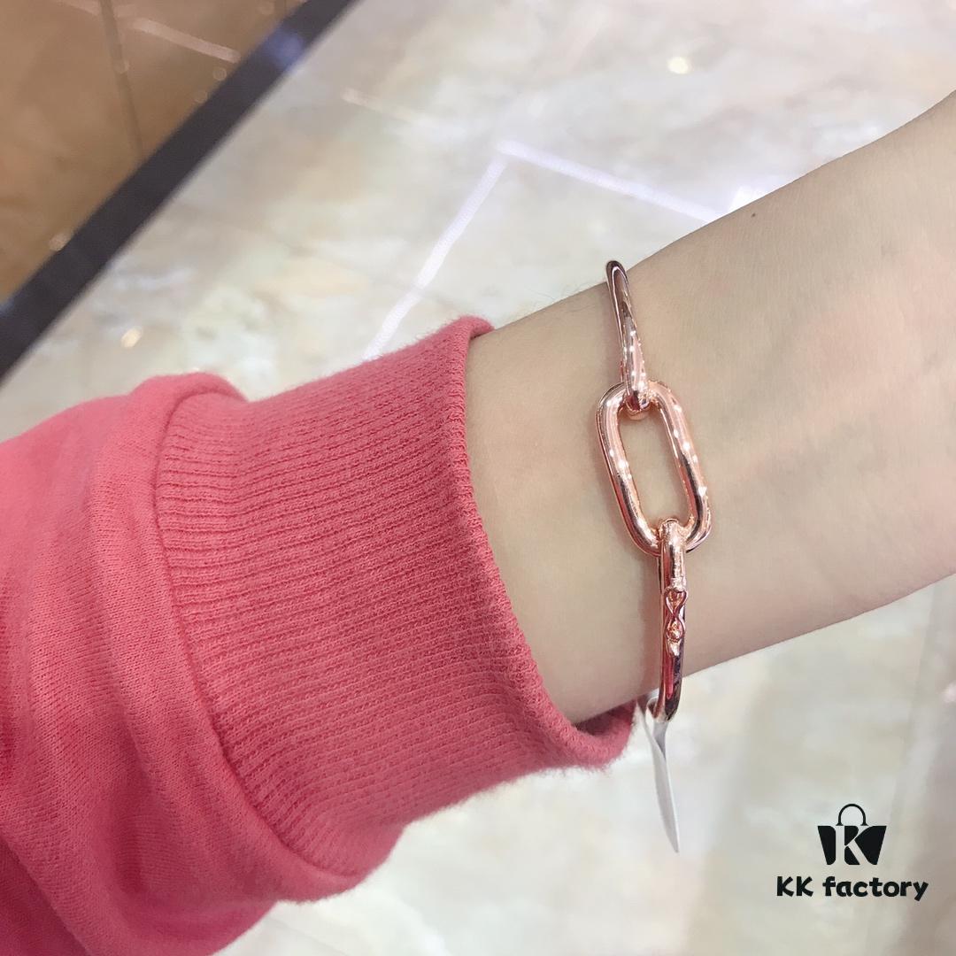 692fedb599f2d84055c8d10c APM Monaco Geometric Love Lock Silver Bracelet, Stylish Women's Fashion Jewelry