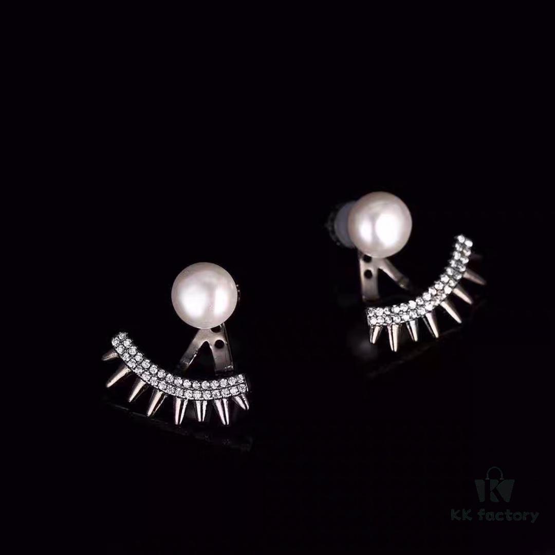 692fedef99f2d84055c8d17f APM Monaco Crystal-Encrusted Zigzag Eyelash Stud Earrings with Freshwater Pearl, Detachable Two-Way Design