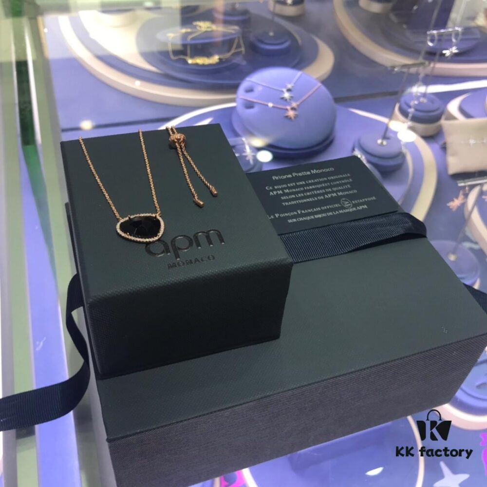 APM Monaco Crystal White Mother-of-Pearl Necklace for Women, Fashionable Collarbone Chain Accessory for Stylish Best Friends
