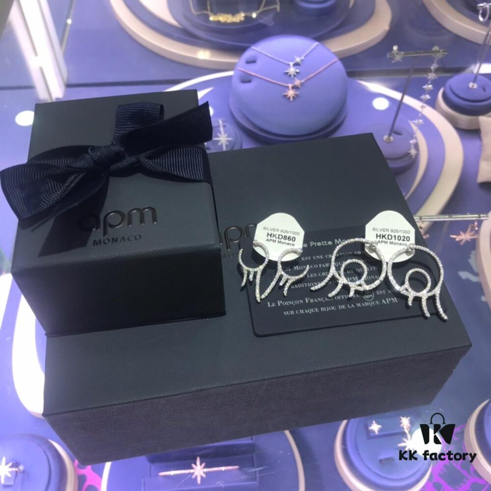 692fee4299f2d84055c8d213 APM Monaco Earrings - Stylish, Minimalist and Versatile Design with Retro Charm