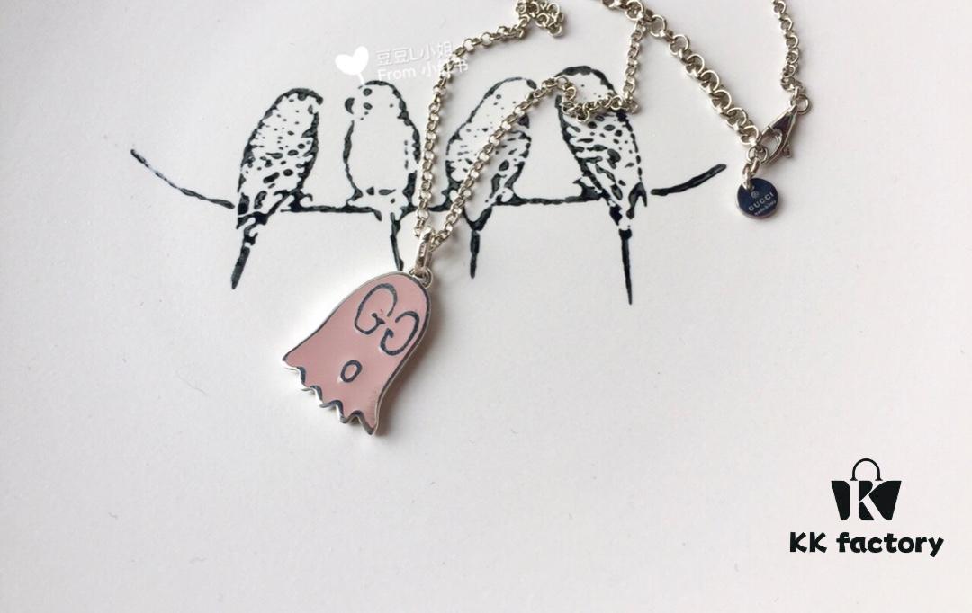 692fee8c99f2d84055c8d2a2 Gucci Ghost Pink Enamel Pendant, Comes with Accessory Box and Dust Bag, Includes 925 Silver Chain, Reversible Design, Excellent Condition, Rare Color from Official Stores, Logo Features the Ghost's Eyes, Soft Pink Tone, Subtle Without Oversized G Logo, Stylish and Versatile Design