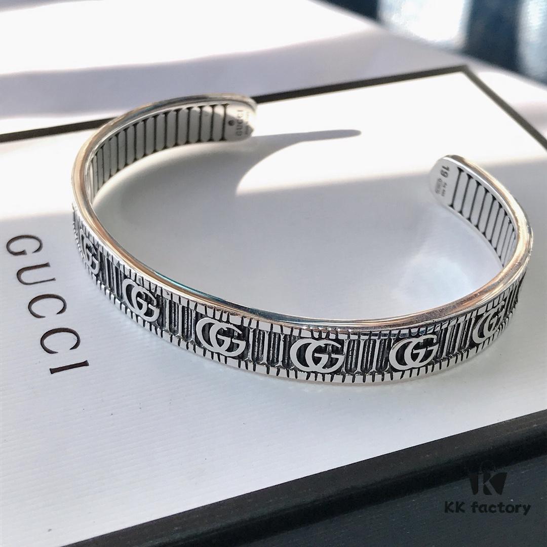 692feee199f2d84055c8d329 Gucci Double G Bracelet, Size 19#