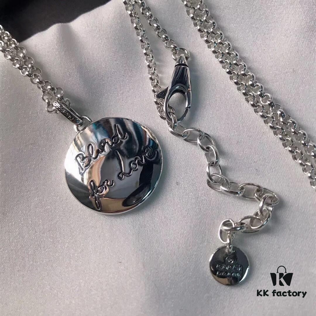 692feef599f2d84055c8d34e Gucci Loyalty Tiger Head Necklace with Double-Sided Pattern