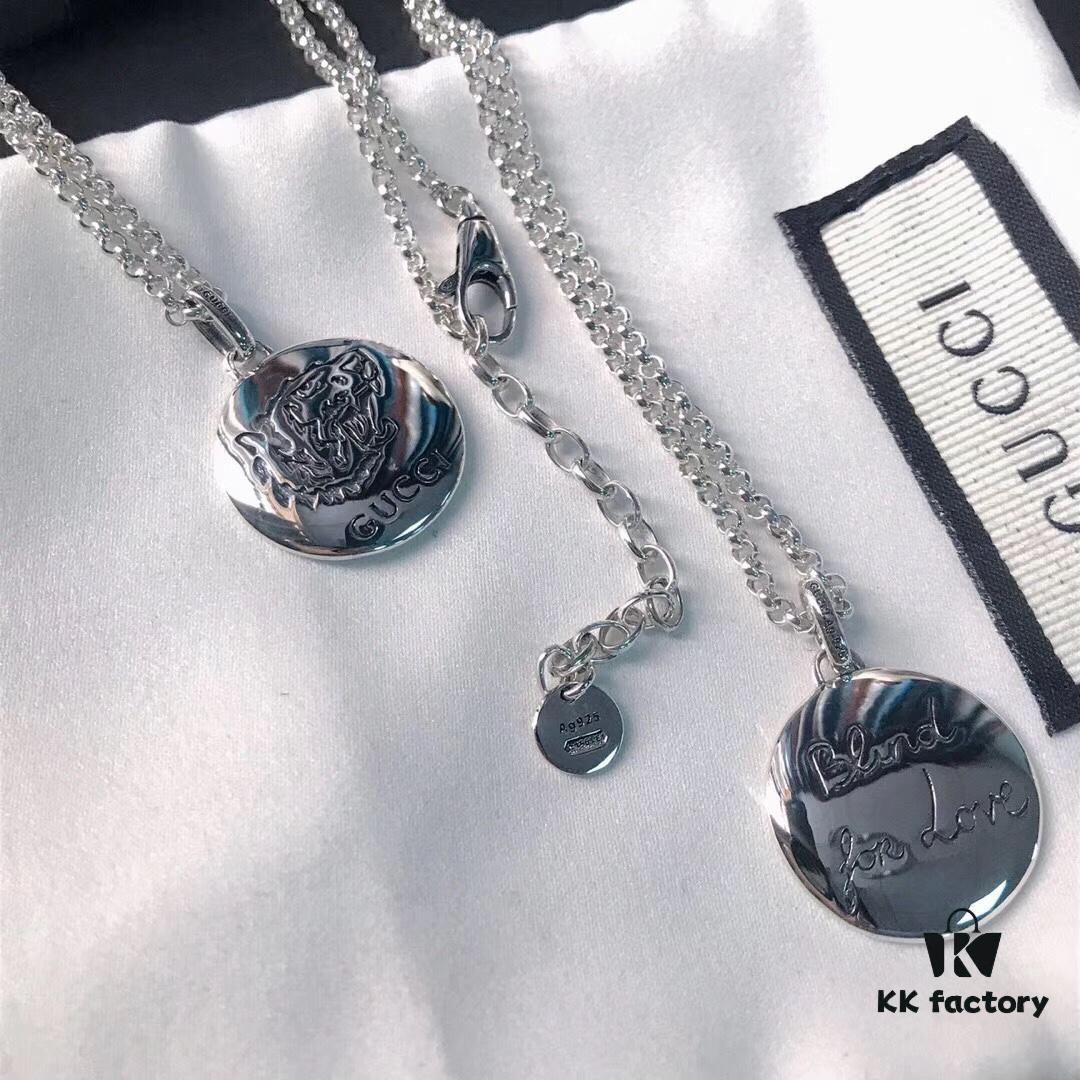 692fef0099f2d84055c8d35f Gucci Loyalty Tiger Head Necklace with Double-Sided Pattern
