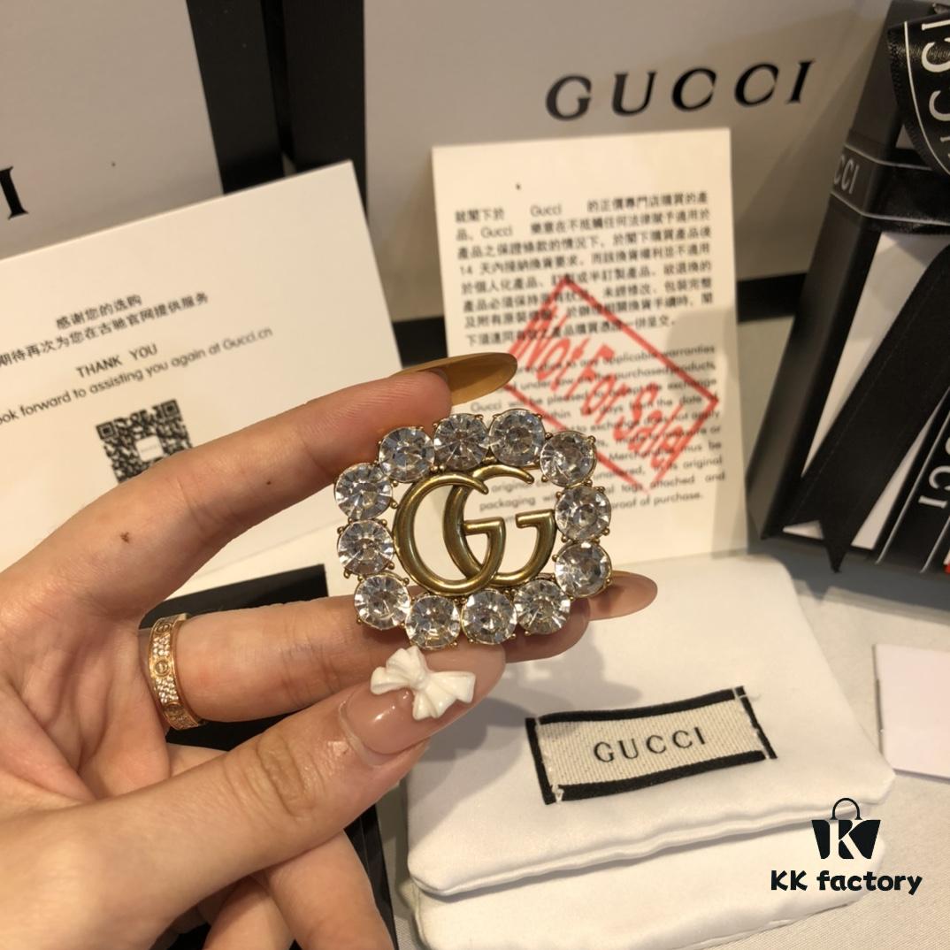 GUCCI Diamond-Circled Double G Brooch