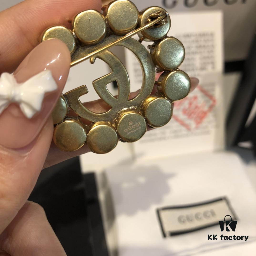 GUCCI Diamond-Circled Double G Brooch