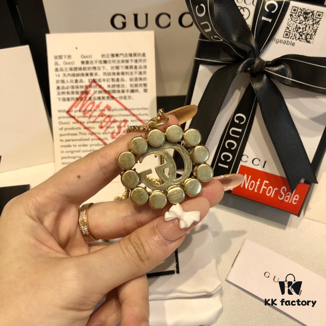 692fef5a99f2d84055c8d3f7 GUCCI Diamond-Accented Double G Sweater Chain