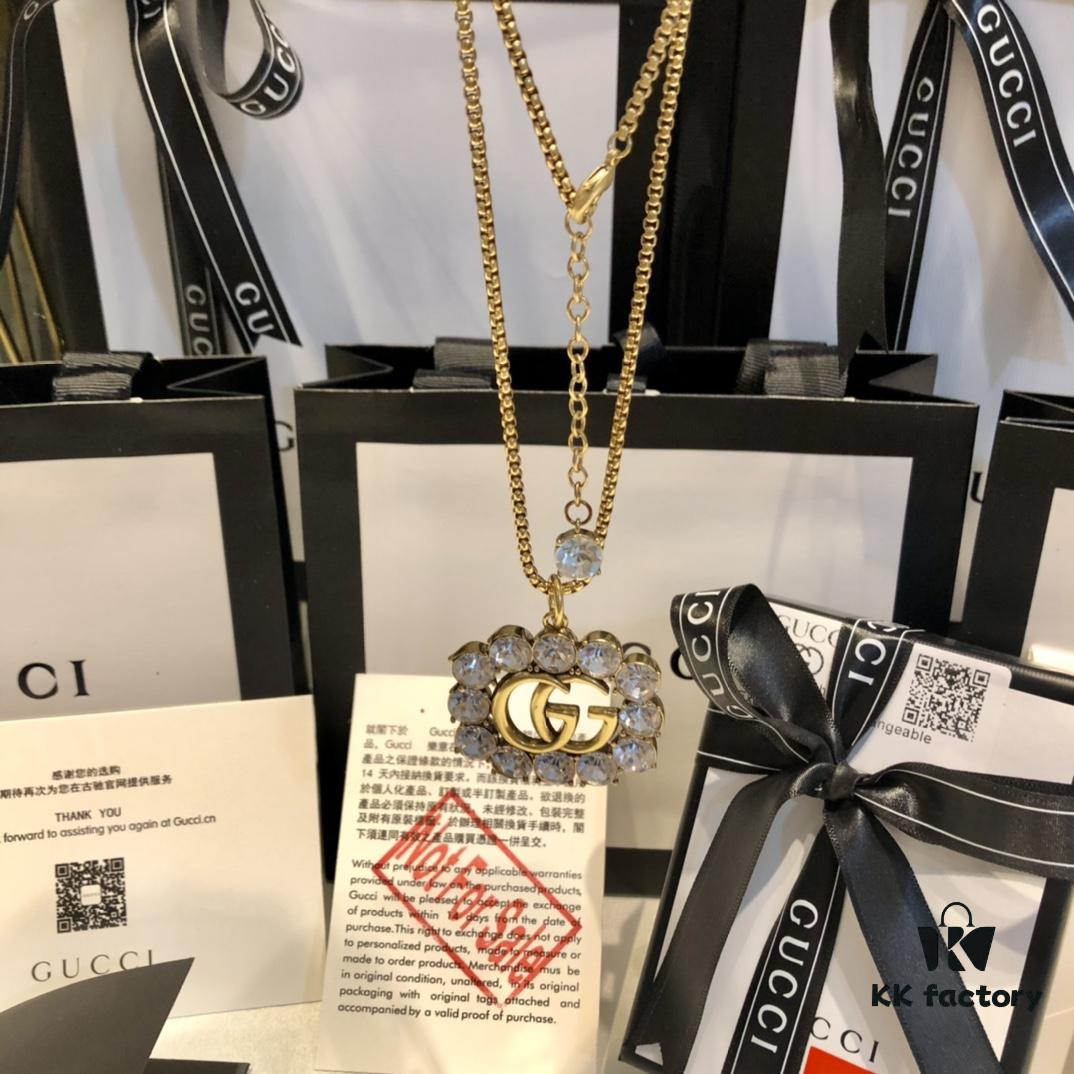 692fef6a99f2d84055c8d409 GUCCI Diamond-Accented Double G Sweater Chain