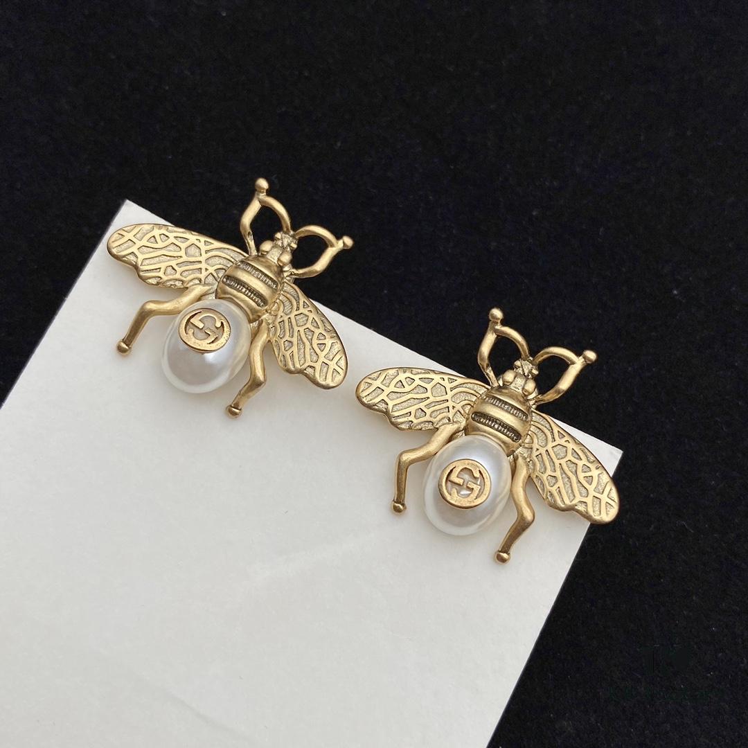 692fef9e99f2d84055c8d486 Gucci Bee Stud Earrings with Vintage Charm, Sparkling Diamonds, Small and Exquisite