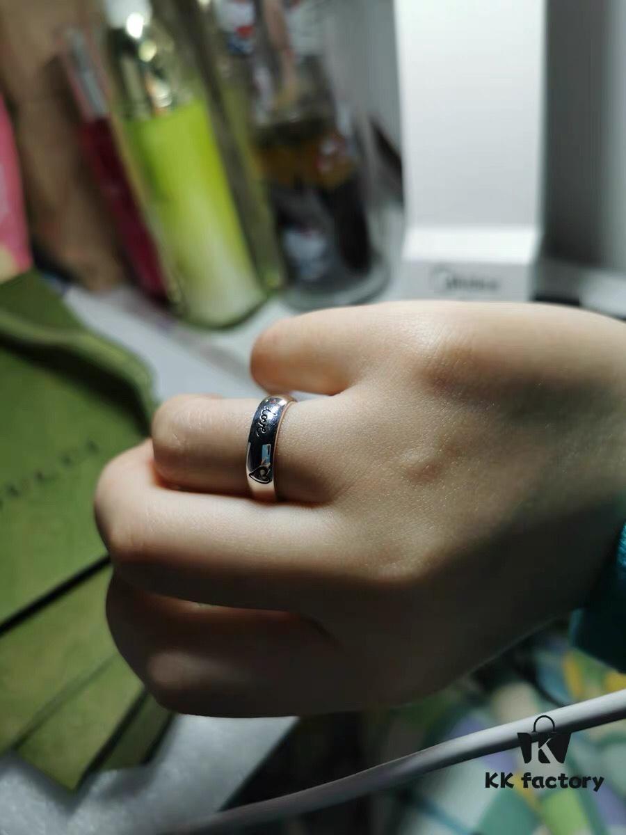692ff02e99f2d84055c8d58d Faithfully Replicated! Exquisitely Crafted! Gucci Sterling Silver Fearless Love Floral and Bird Couple Ring Wearing Effect