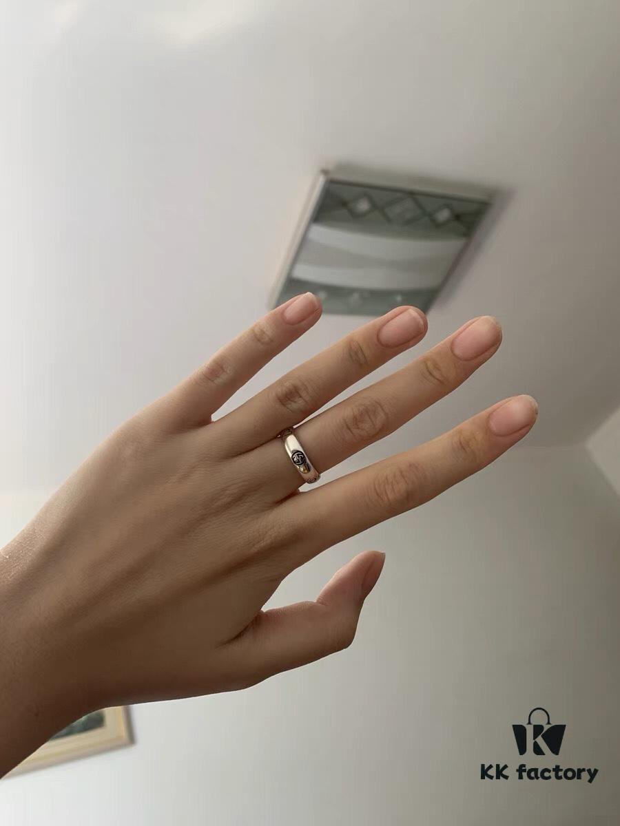 692ff03199f2d84055c8d591 Faithfully Replicated! Exquisitely Crafted! Gucci Sterling Silver Fearless Love Floral and Bird Couple Ring Wearing Effect