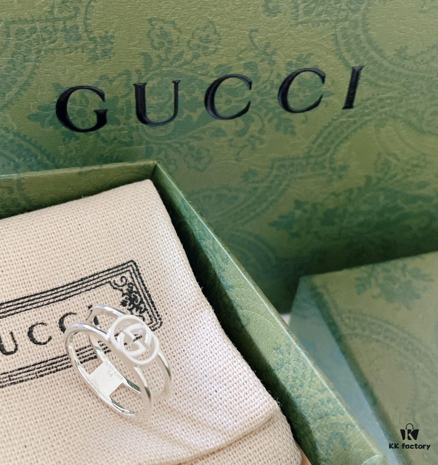 Essential for Autumn and Winter — Gucci Ring