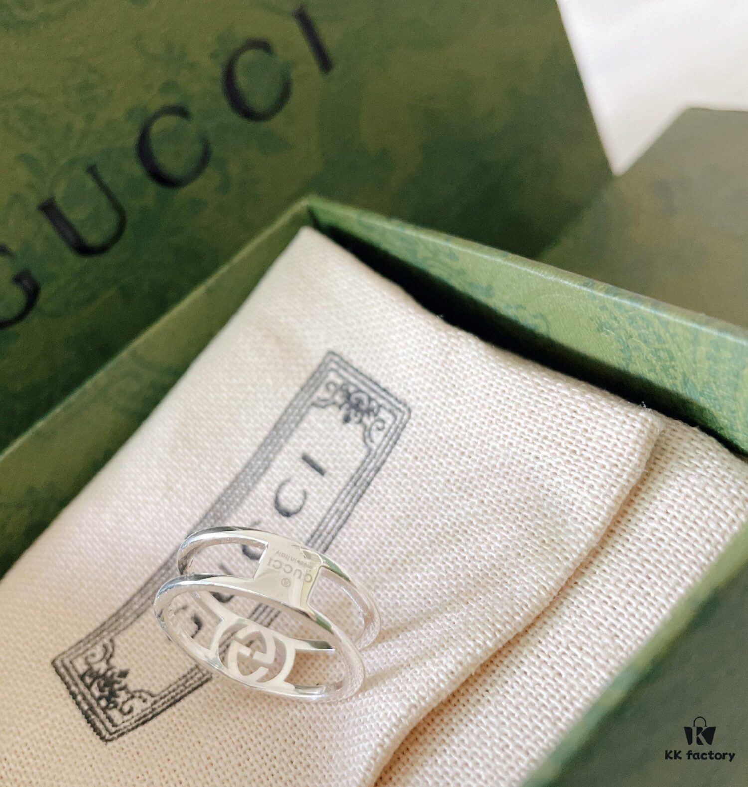 Essential for Autumn and Winter — Gucci Ring